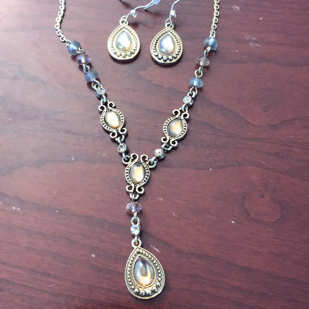 Vintage Avon gold tone earring and necklace